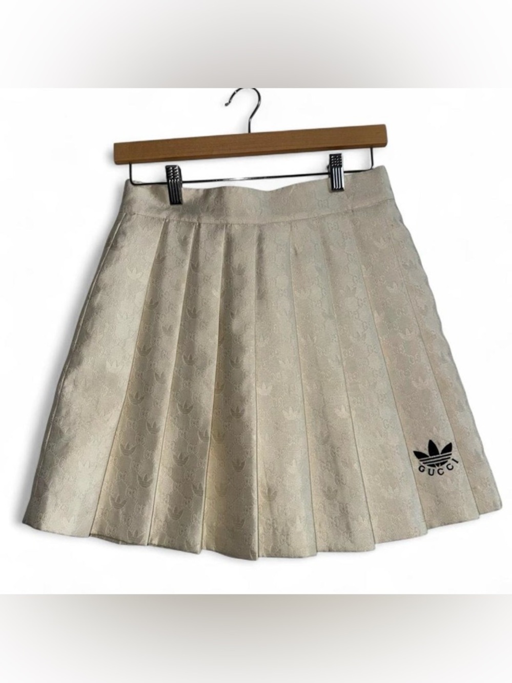 Adidas x Gucci: cream pleated skirt and blazer set - Picture 6 of 8